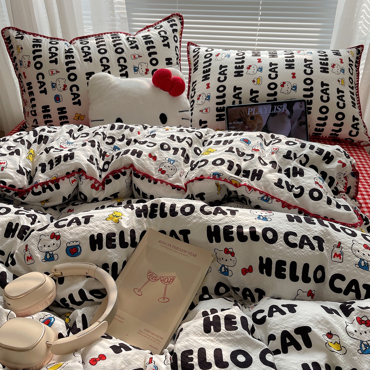 91家纺网 家纺一手货源 找家纺 桃心家居 2026新款A类费尔岛可爱卡通贝壳边三角针工艺双层纱泡芙棉泡芙纱系列四件套 泡芙棉-奶油猫