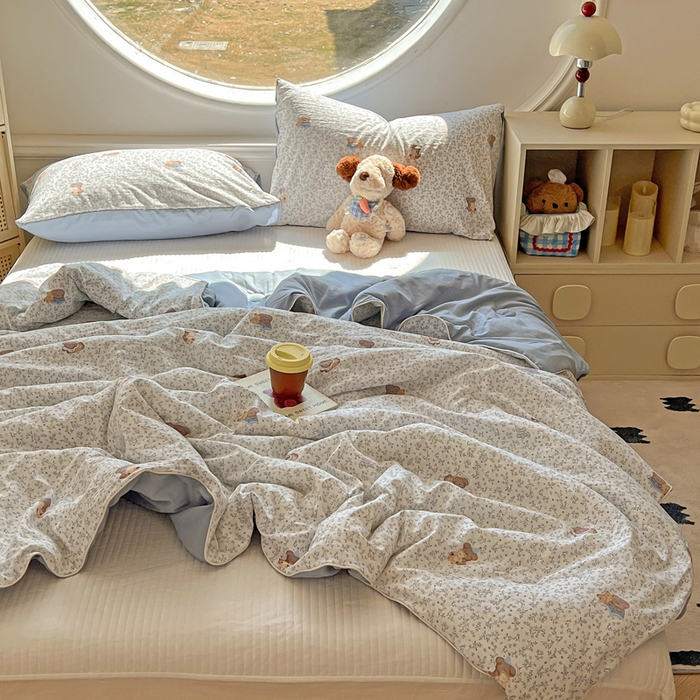 91家纺网 家纺一手货源 找家纺 苏羿家纺 2026春夏新款亲肤水洗棉印花夏被空调被夏凉被被子被芯 小熊点点