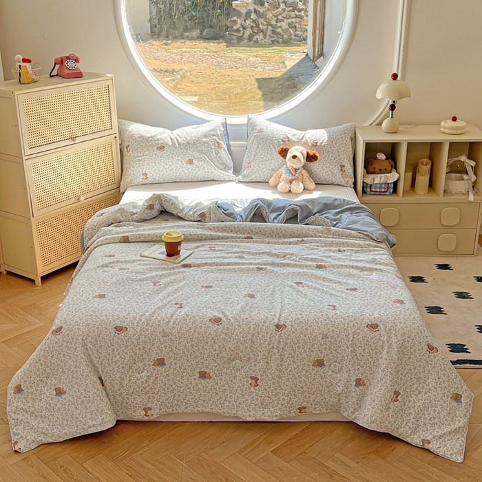 91家纺网 家纺一手货源 找家纺 苏羿家纺 2026春夏新款亲肤水洗棉印花夏被空调被夏凉被被子被芯 小熊点点