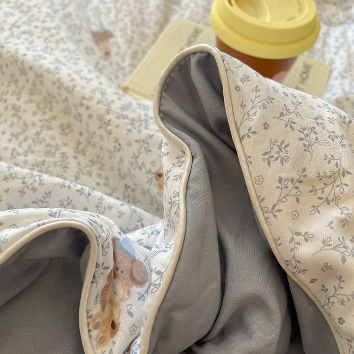 91家纺网 家纺一手货源 找家纺 苏羿家纺 2026春夏新款亲肤水洗棉印花夏被空调被夏凉被被子被芯 小熊点点