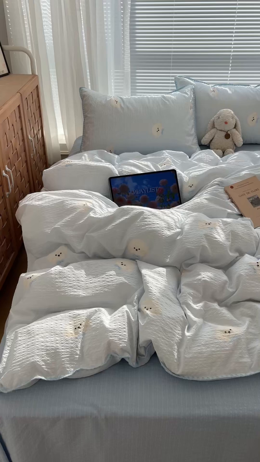 91家纺网 家纺一手货源 找家纺 桃心家居 2026新款A类费尔岛可爱卡通贝壳边三角针工艺双层纱泡芙棉泡芙纱系列四件套 泡芙棉-蓝甜云朵狗