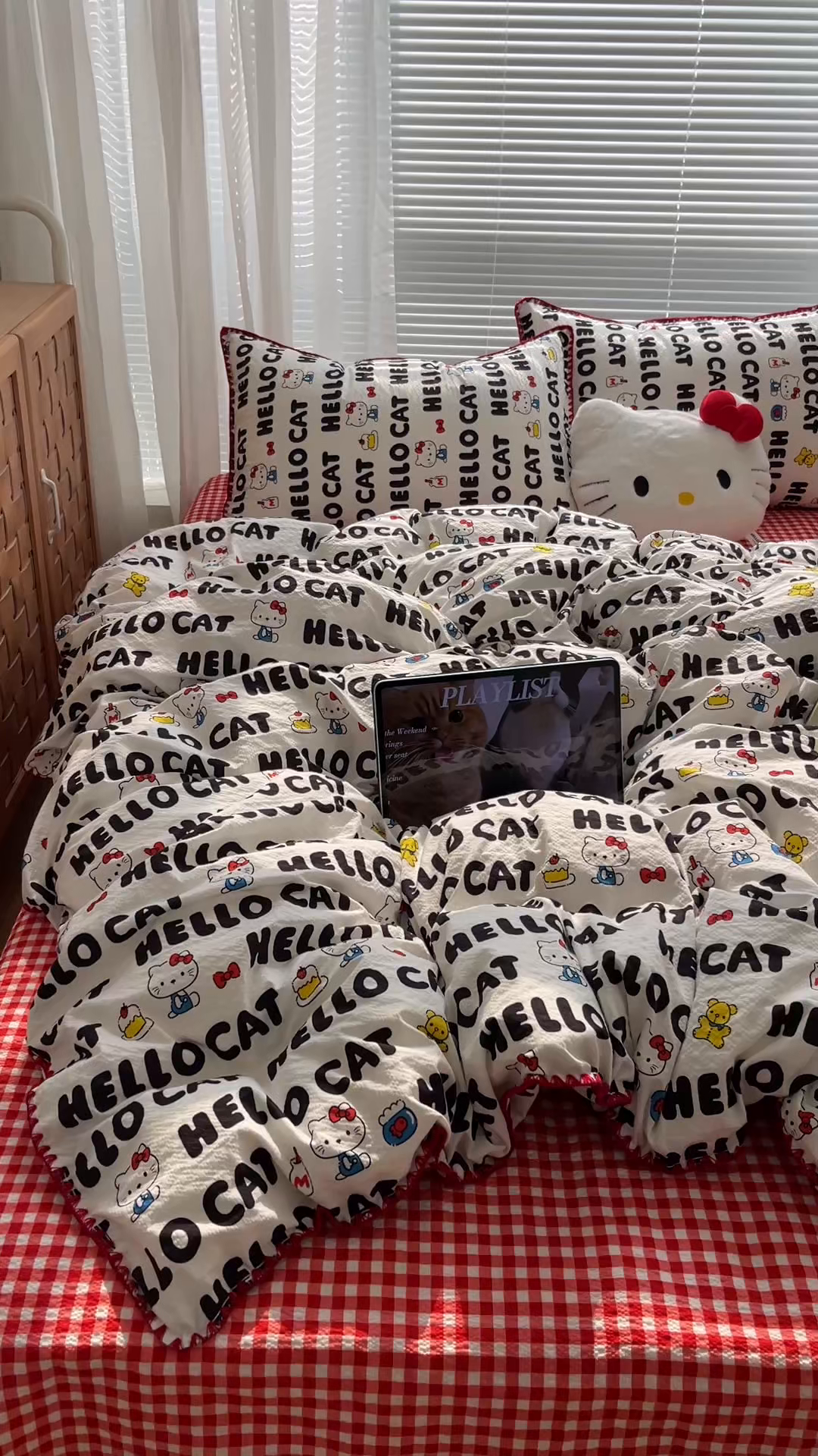 91家纺网 家纺一手货源 找家纺 桃心家居 2026新款A类费尔岛可爱卡通贝壳边三角针工艺双层纱泡芙棉泡芙纱系列四件套 泡芙棉-奶油猫