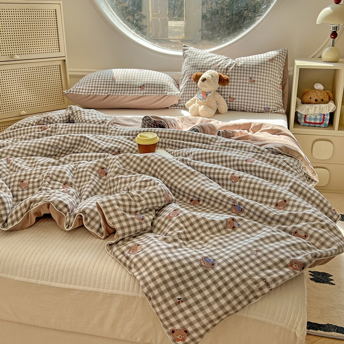 91家纺网 家纺一手货源 找家纺 苏羿家纺 2026春夏新款亲肤水洗棉印花夏被空调被夏凉被被子被芯 樱桃小熊