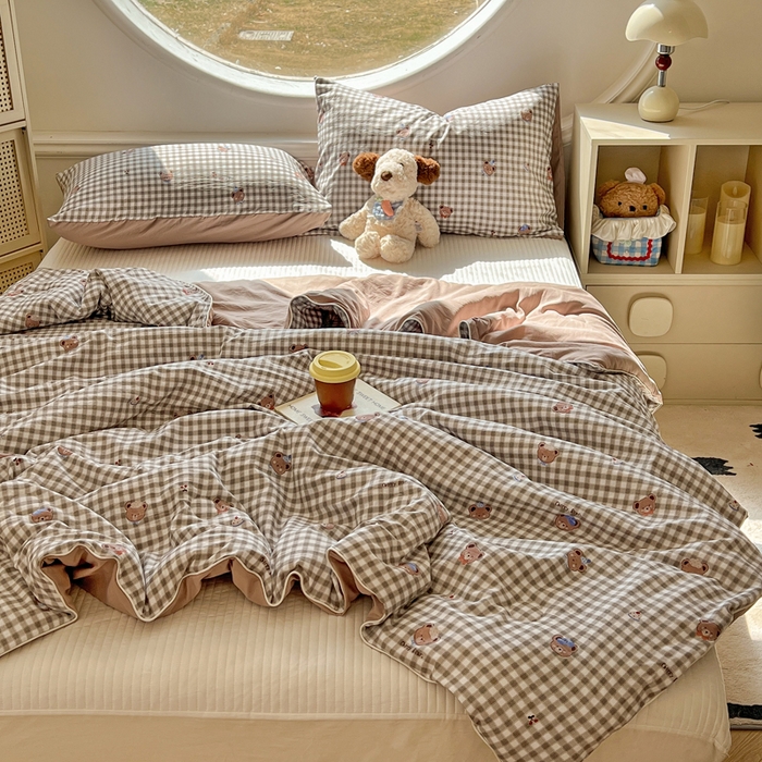 91家纺网 家纺一手货源 找家纺 苏羿家纺 2026春夏新款亲肤水洗棉印花夏被空调被夏凉被被子被芯 樱桃小熊