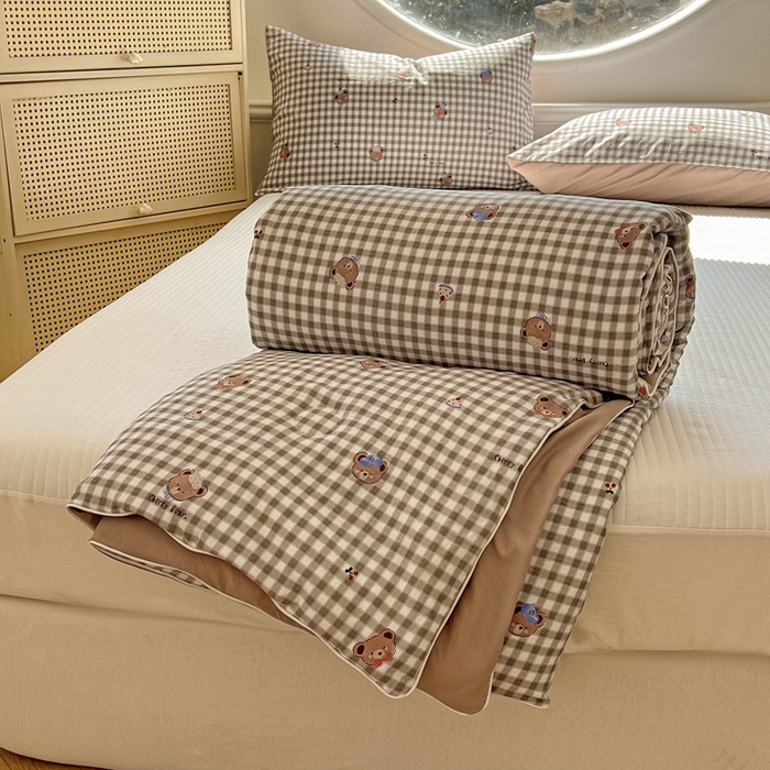 91家纺网 家纺一手货源 找家纺 苏羿家纺 2026春夏新款亲肤水洗棉印花夏被空调被夏凉被被子被芯 樱桃小熊