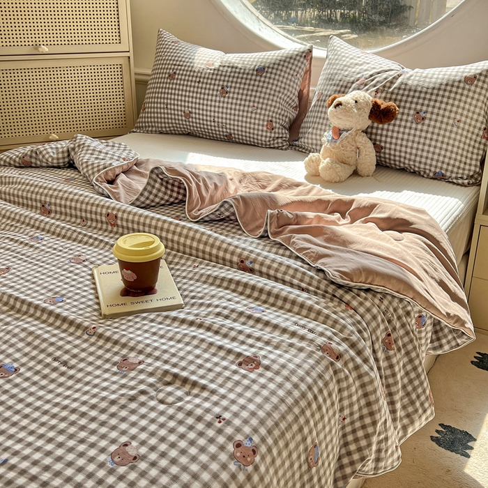 91家纺网 家纺一手货源 找家纺 苏羿家纺 2026春夏新款亲肤水洗棉印花夏被空调被夏凉被被子被芯 樱桃小熊