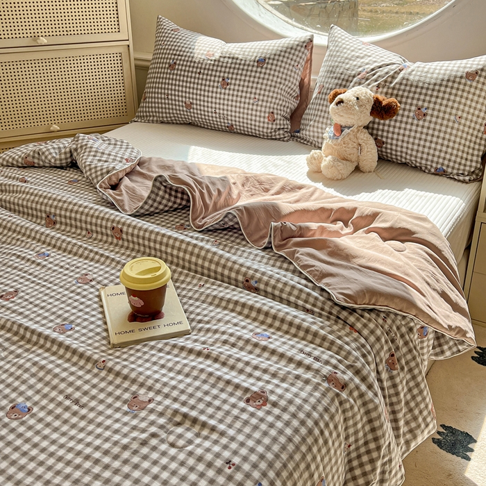 91家纺网 家纺一手货源 找家纺 苏羿家纺 2026春夏新款亲肤水洗棉印花夏被空调被夏凉被被子被芯 樱桃小熊