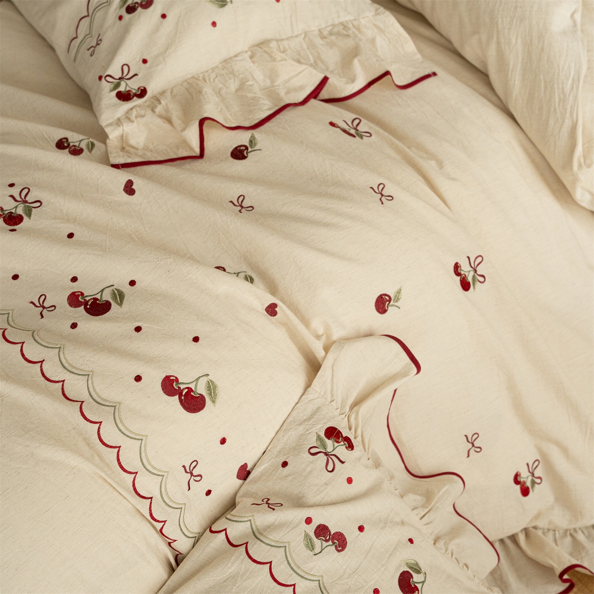 91家纺网 家纺一手货源 找家纺 （总）满座家居 2026新款棉麻樱桃刺绣褶边四件套-樱桃日记（会员-20）
