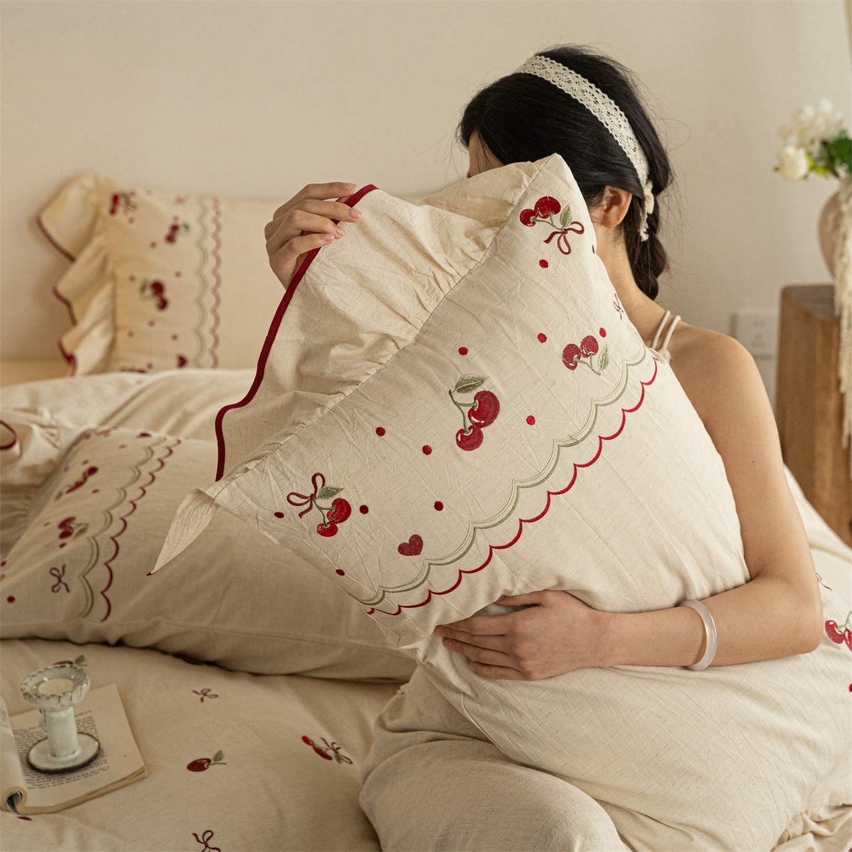 91家纺网 家纺一手货源 找家纺 （总）满座家居 2026新款棉麻樱桃刺绣褶边四件套-樱桃日记（会员-20）