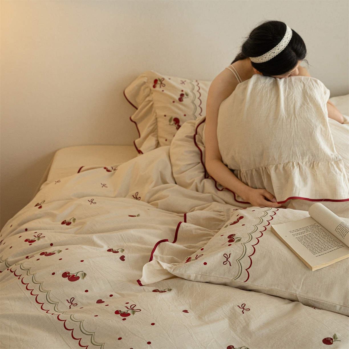 91家纺网 家纺一手货源 找家纺 （总）满座家居 2026新款棉麻樱桃刺绣褶边四件套-樱桃日记（会员-20）