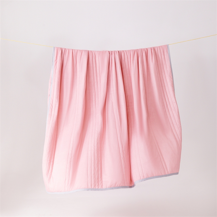 91家纺网 家纺一手货源 找家纺 世爵家纺 2026新款凉感丝冰淇淋夏被纯色印花空调被直播跨境外贸爆款 粉色