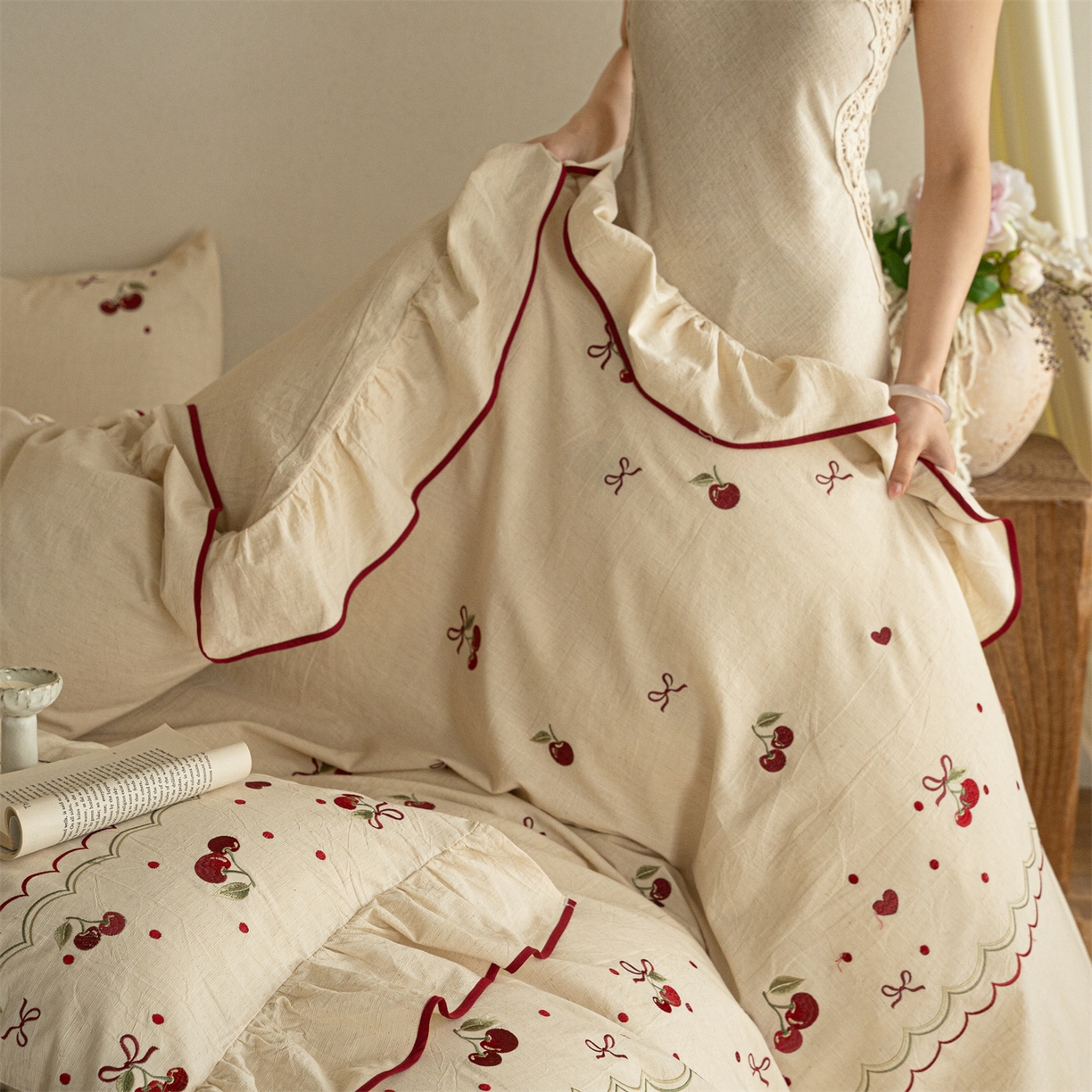 91家纺网 家纺一手货源 找家纺 （总）满座家居 2026新款棉麻樱桃刺绣褶边四件套-樱桃日记（会员-20）