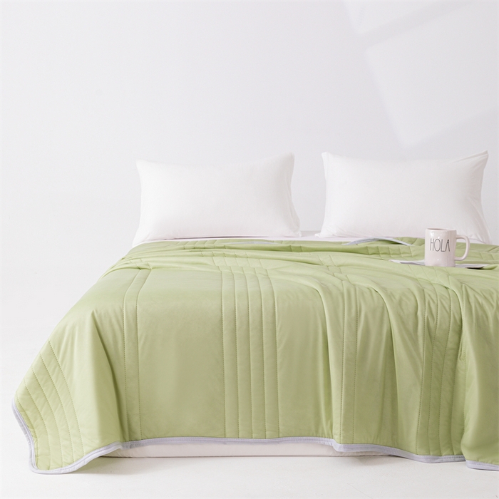 91家纺网 家纺一手货源 找家纺 世爵家纺 2026新款凉感丝冰淇淋夏被纯色印花空调被直播跨境外贸爆款 果绿