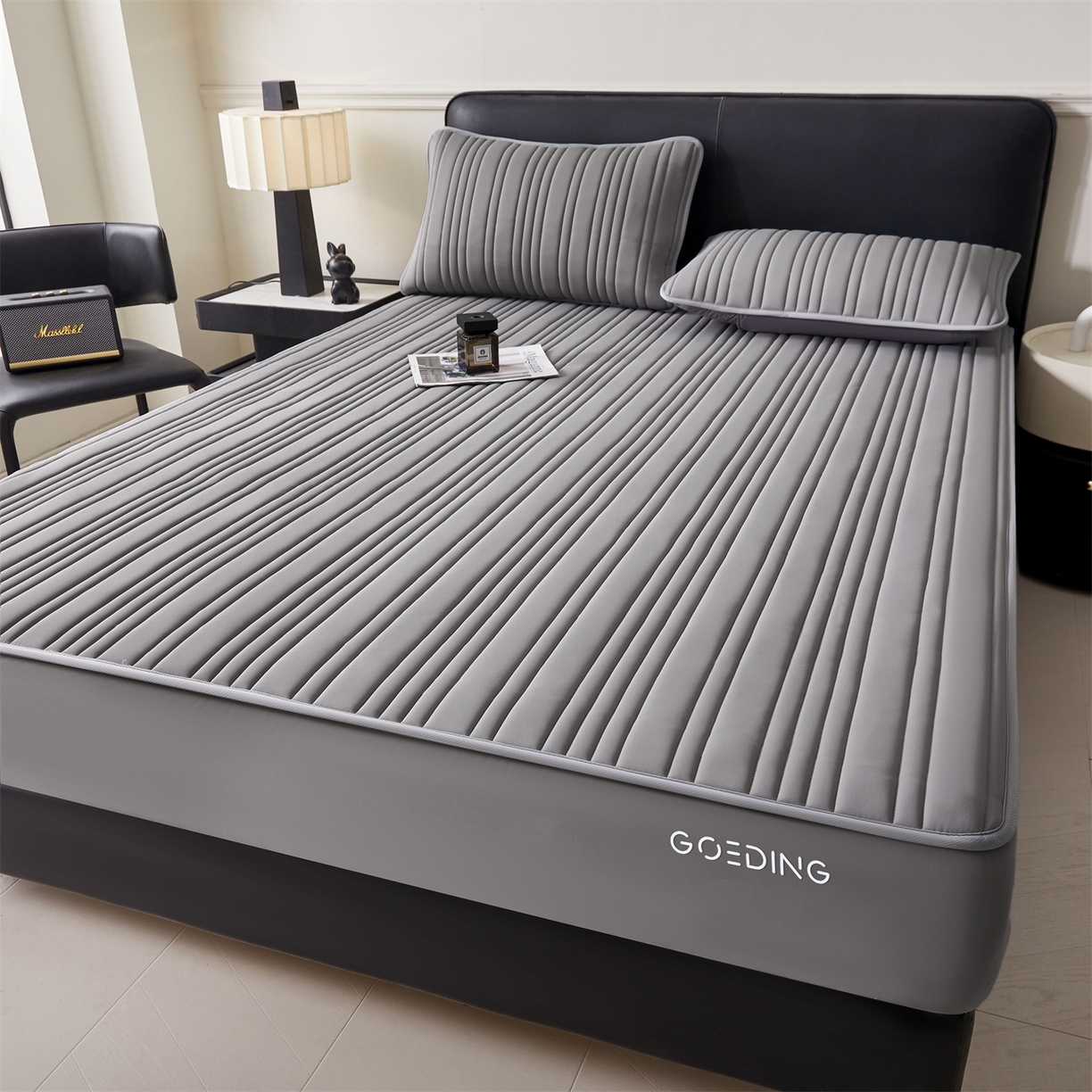 91家纺网 家纺一手货源 找家纺 雯豆家纺 2026春夏新品氨纶凉感床笠夹棉款床笠三件套床垫保护套 知夏-深灰