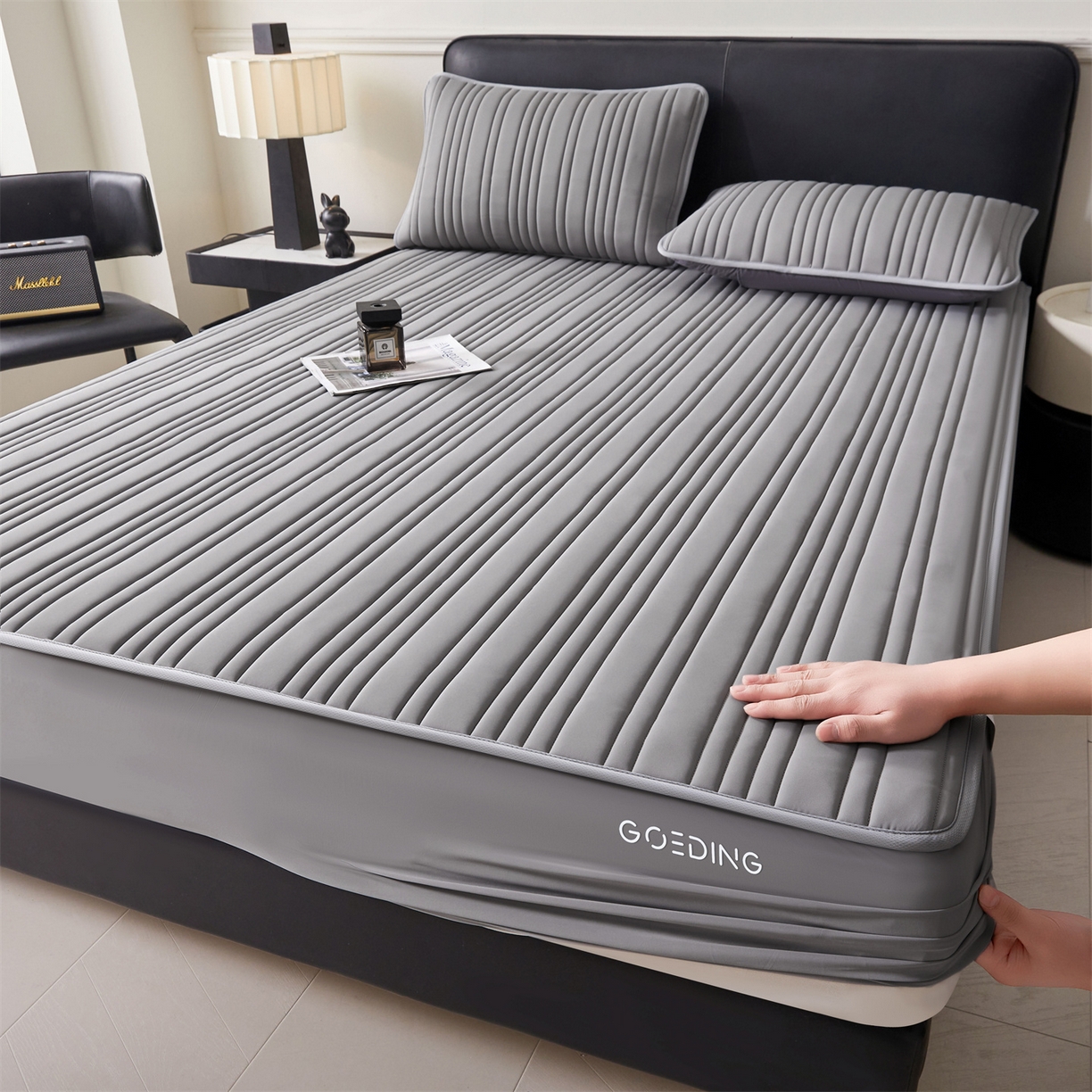 91家纺网 家纺一手货源 找家纺 雯豆家纺 2026春夏新品氨纶凉感床笠夹棉款床笠三件套床垫保护套 知夏-深灰