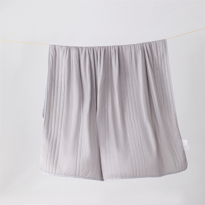 91家纺网 家纺一手货源 找家纺 世爵家纺 2026新款凉感丝冰淇淋夏被纯色印花空调被直播跨境外贸爆款 灰色