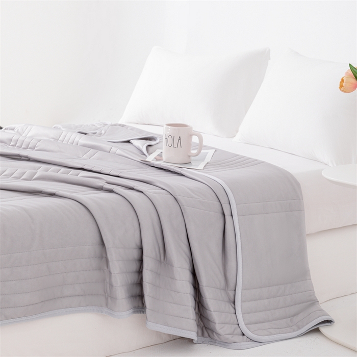 91家纺网 家纺一手货源 找家纺 世爵家纺 2026新款凉感丝冰淇淋夏被纯色印花空调被直播跨境外贸爆款 灰色