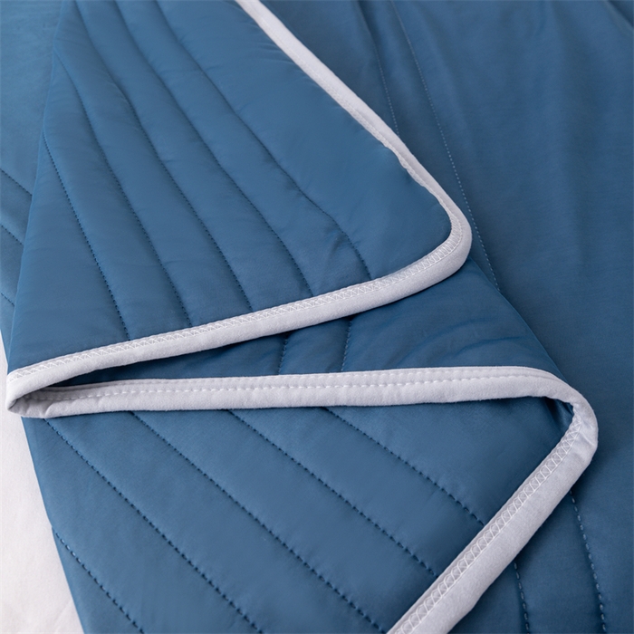 91家纺网 家纺一手货源 找家纺 世爵家纺 2026新款凉感丝冰淇淋夏被纯色印花空调被直播跨境外贸爆款 深蓝