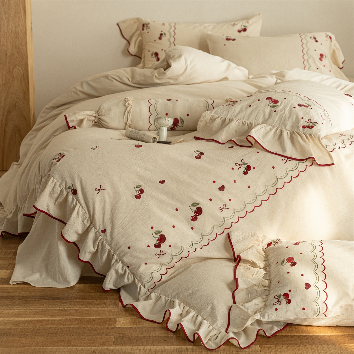 91家纺网 家纺一手货源 找家纺 （总）满座家居 2026新款棉麻樱桃刺绣褶边四件套-樱桃日记（会员-20）