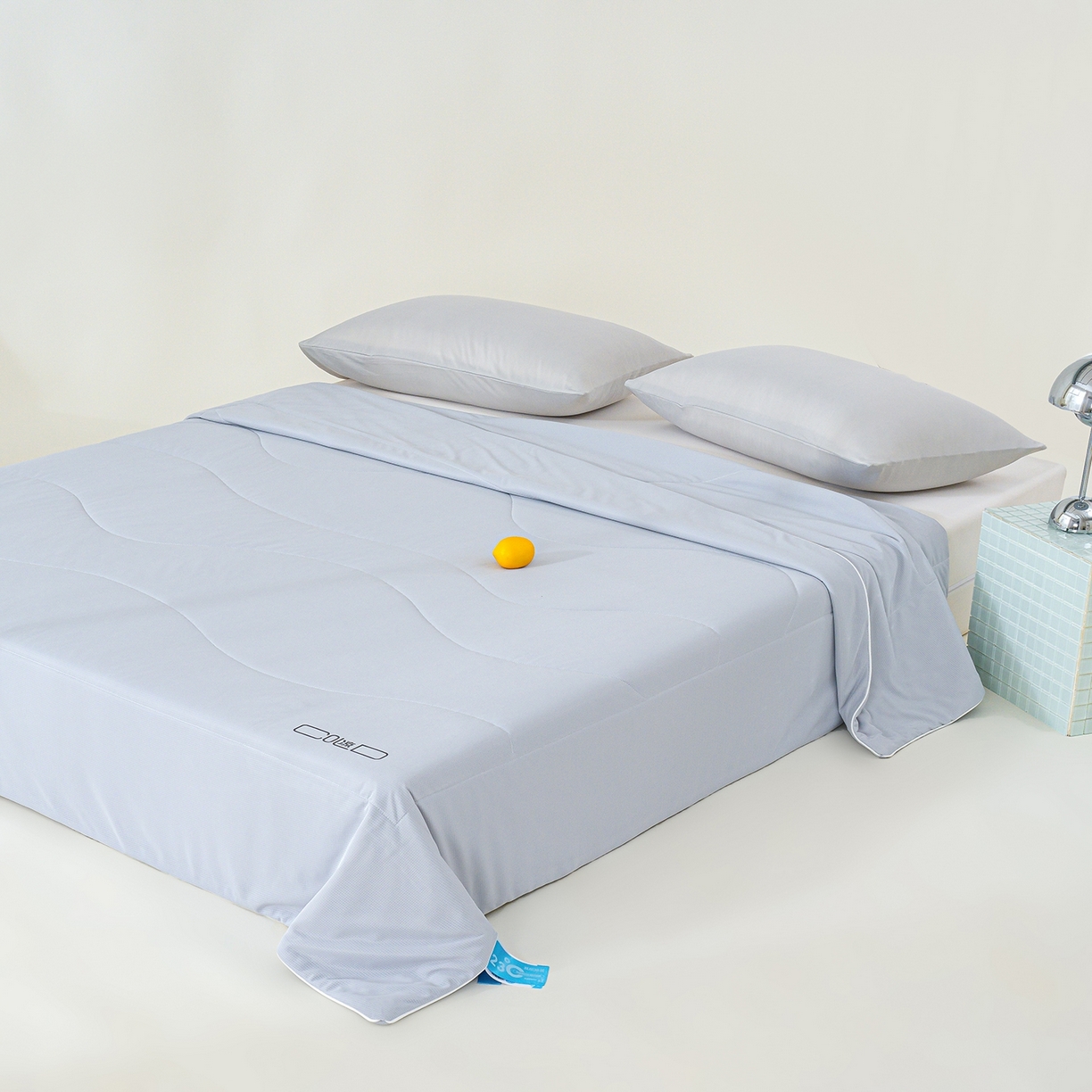 91家纺网 家纺一手货源 找家纺 芯恋家居 2026新款A类提花高端素色凉感丝小冰被夏被夏凉被空调被 玛瑙灰