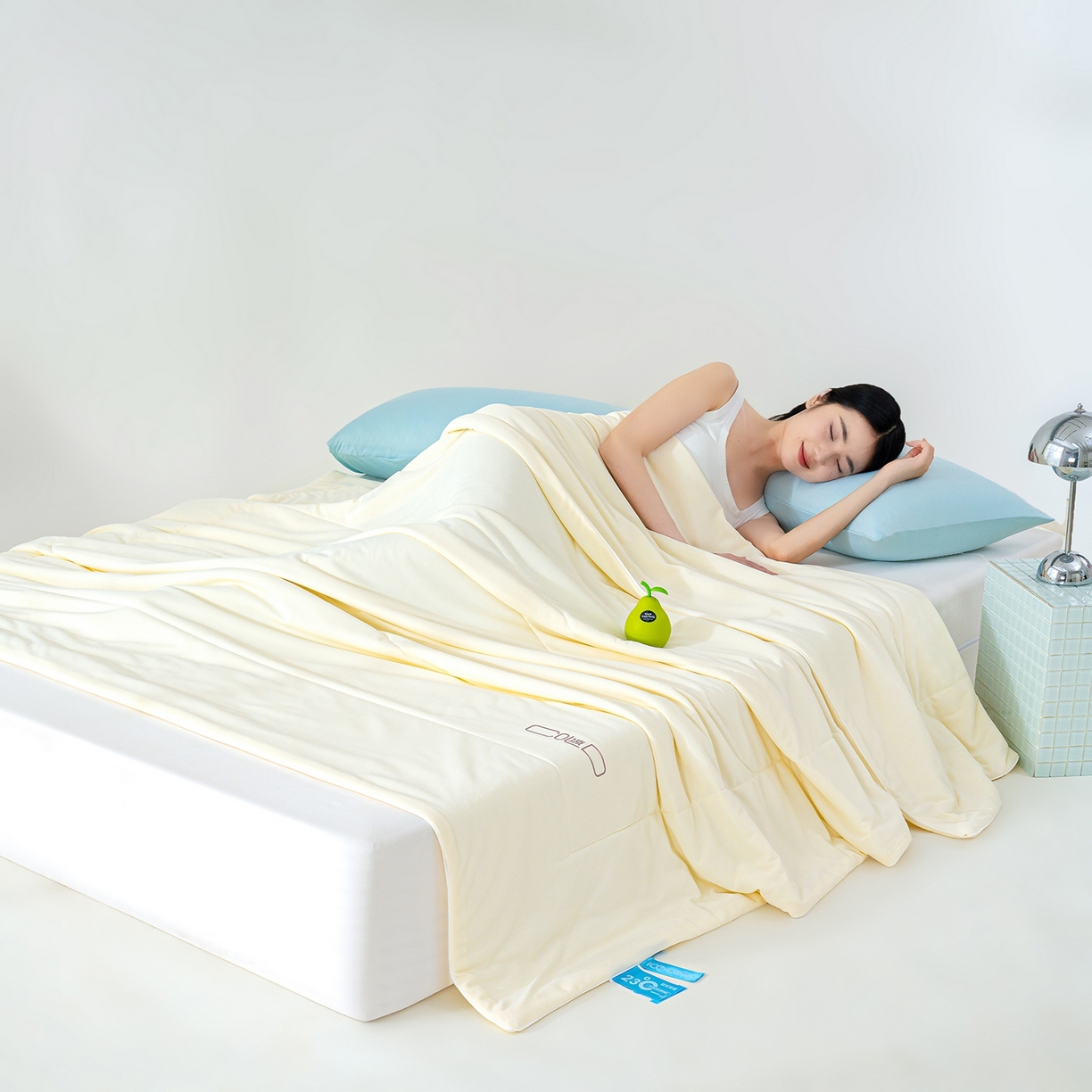 91家纺网 家纺一手货源 找家纺 芯恋家居 2026新款A类提花高端素色凉感丝小冰被夏被夏凉被空调被 奶油黄