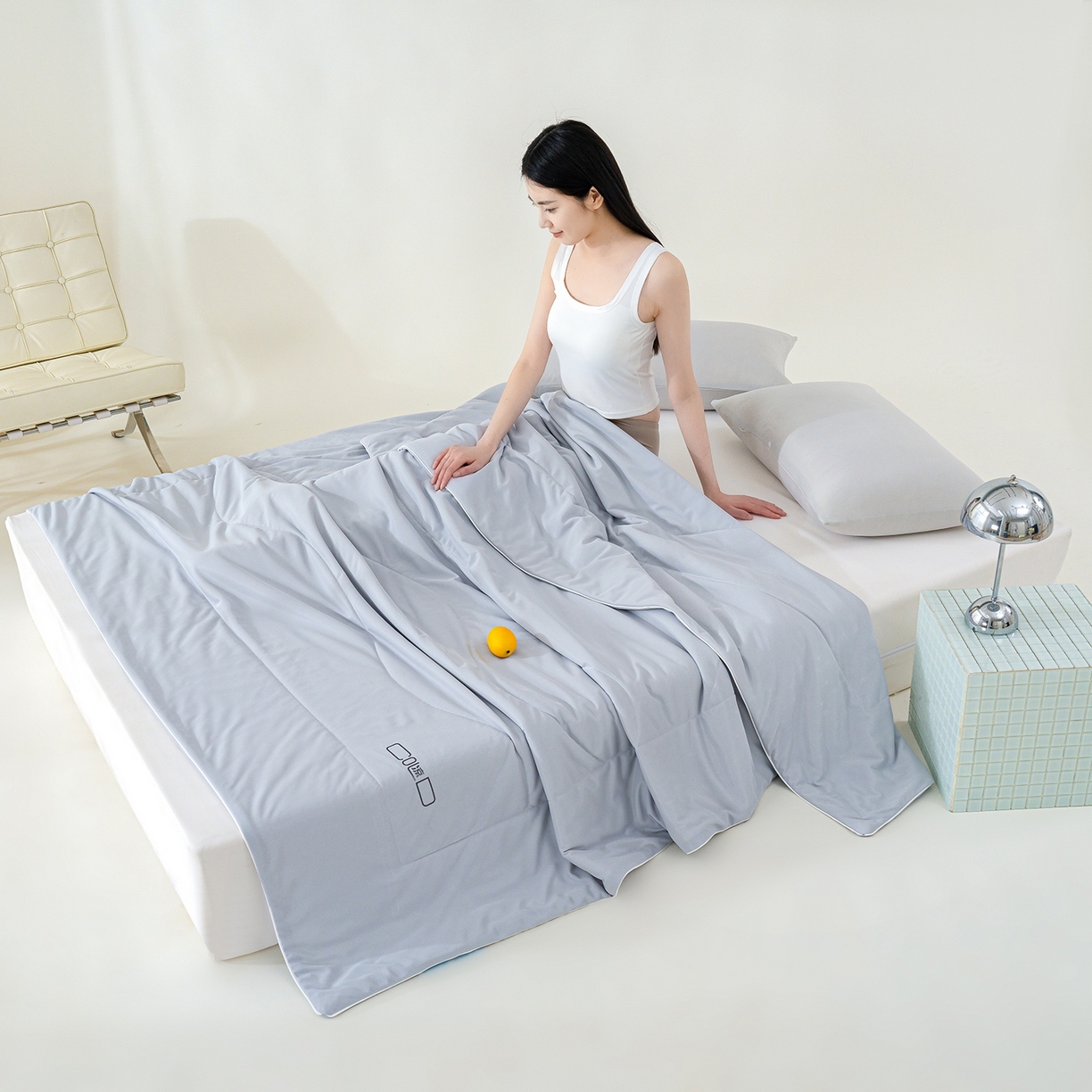 91家纺网 家纺一手货源 找家纺 芯恋家居 2026新款A类提花高端素色凉感丝小冰被夏被夏凉被空调被 玛瑙灰