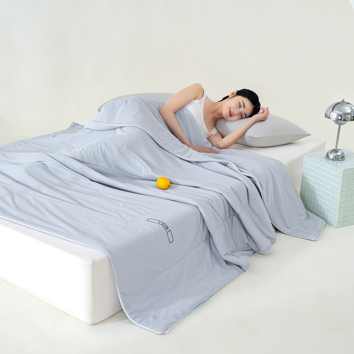 91家纺网 家纺一手货源 找家纺 芯恋家居 2026新款A类提花高端素色凉感丝小冰被夏被夏凉被空调被 玛瑙灰