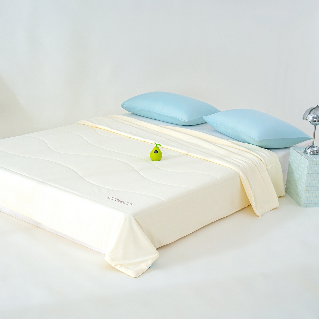 91家纺网 家纺一手货源 找家纺 芯恋家居 2026新款A类提花高端素色凉感丝小冰被夏被夏凉被空调被 奶油黄