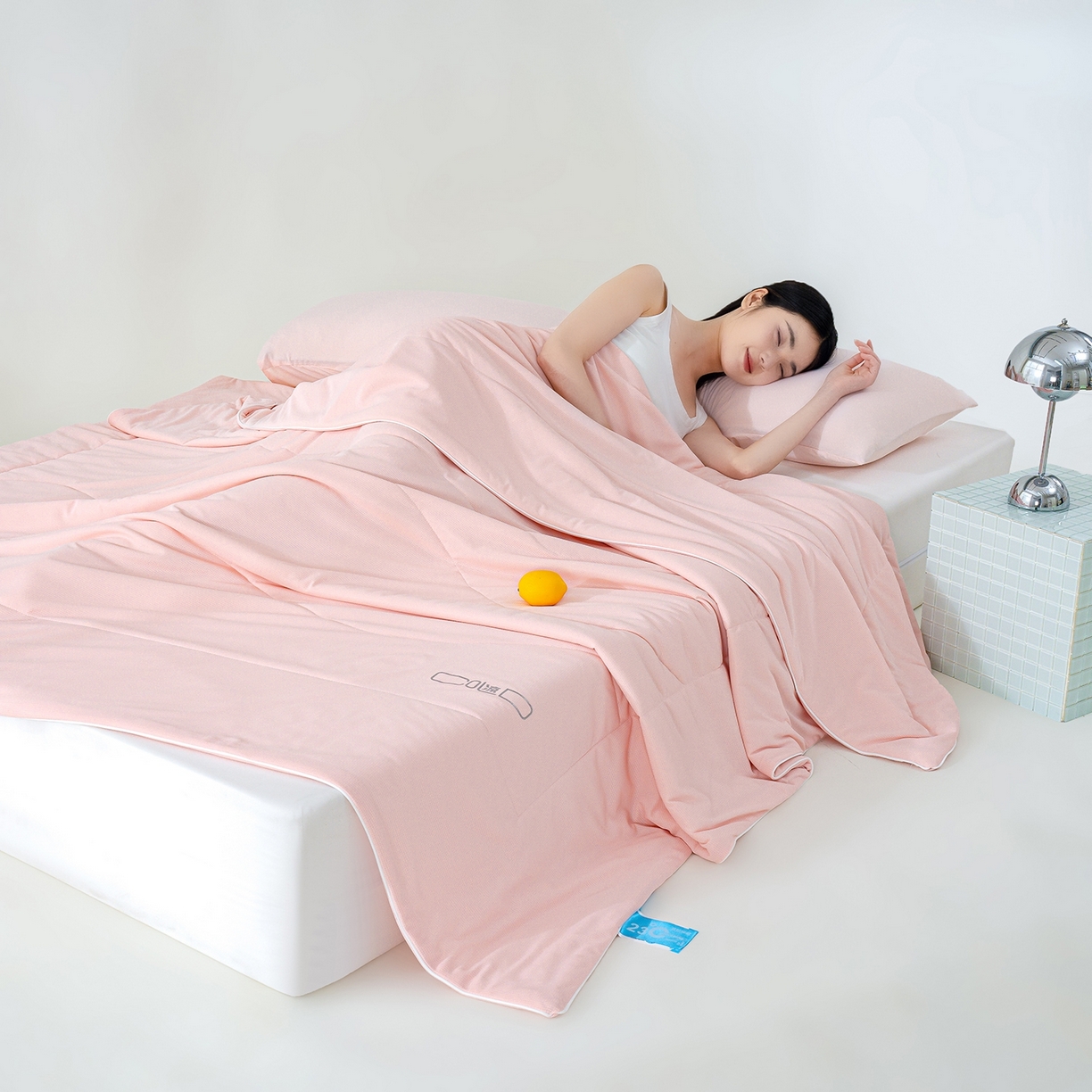 91家纺网 家纺一手货源 找家纺 芯恋家居 2026新款A类提花高端素色凉感丝小冰被夏被夏凉被空调被 冰梅粉