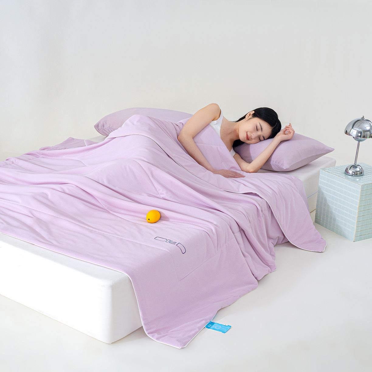 91家纺网 家纺一手货源 找家纺 芯恋家居 2026新款A类提花高端素色凉感丝小冰被夏被夏凉被空调被 丁香紫