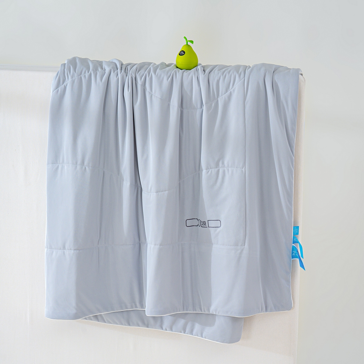 91家纺网 家纺一手货源 找家纺 芯恋家居 2026新款A类提花高端素色凉感丝小冰被夏被夏凉被空调被 玛瑙灰