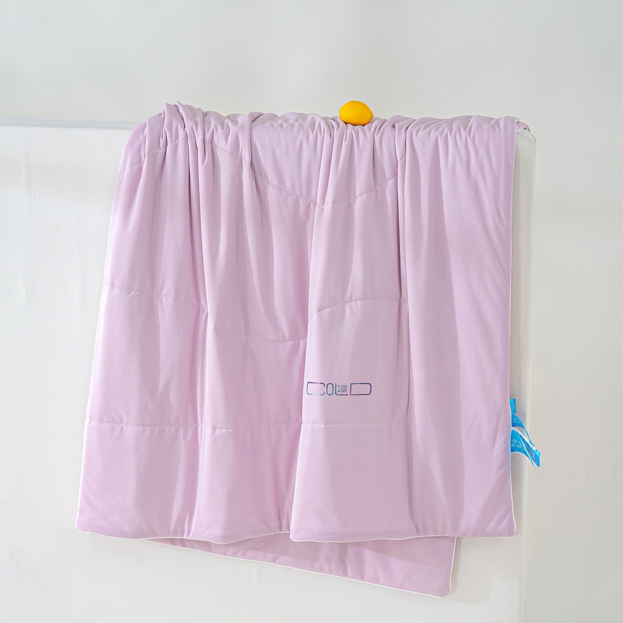 91家纺网 家纺一手货源 找家纺 芯恋家居 2026新款A类提花高端素色凉感丝小冰被夏被夏凉被空调被 丁香紫