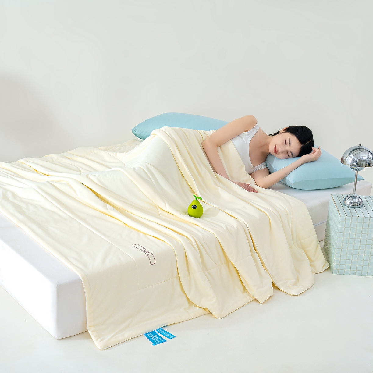 91家纺网 家纺一手货源 找家纺 芯恋家居 2026新款A类提花高端素色凉感丝小冰被夏被夏凉被空调被 奶油黄