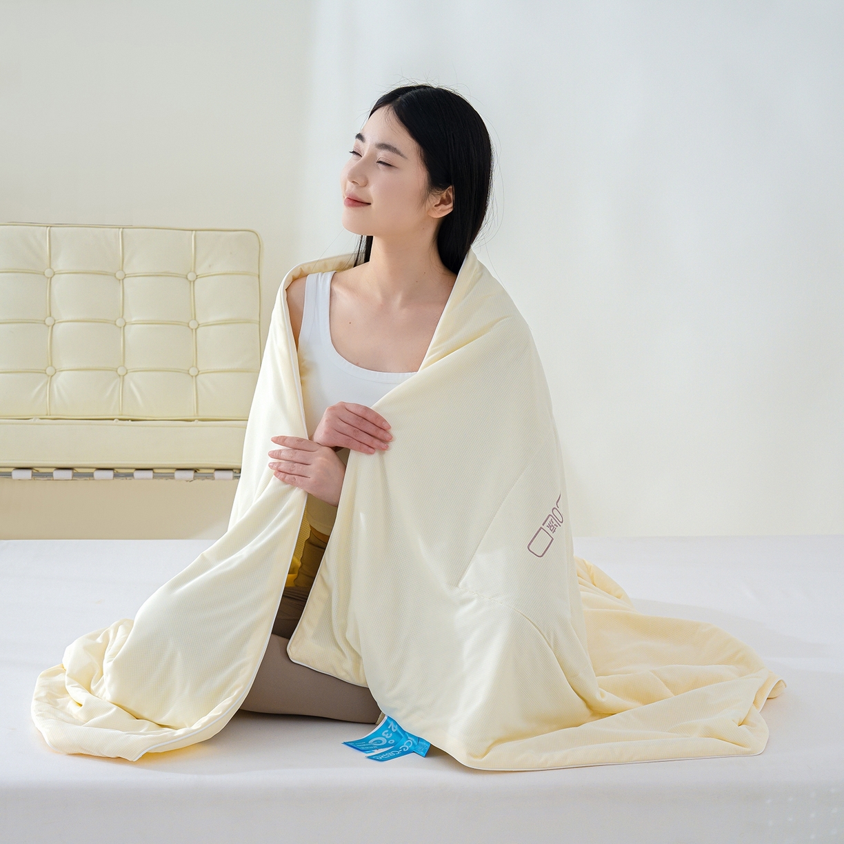 91家纺网 家纺一手货源 找家纺 芯恋家居 2026新款A类提花高端素色凉感丝小冰被夏被夏凉被空调被 奶油黄