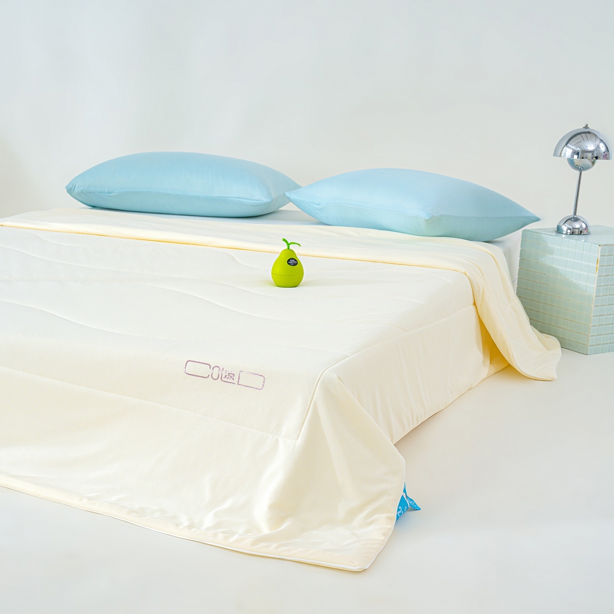 91家纺网 家纺一手货源 找家纺 芯恋家居 2026新款A类提花高端素色凉感丝小冰被夏被夏凉被空调被 奶油黄