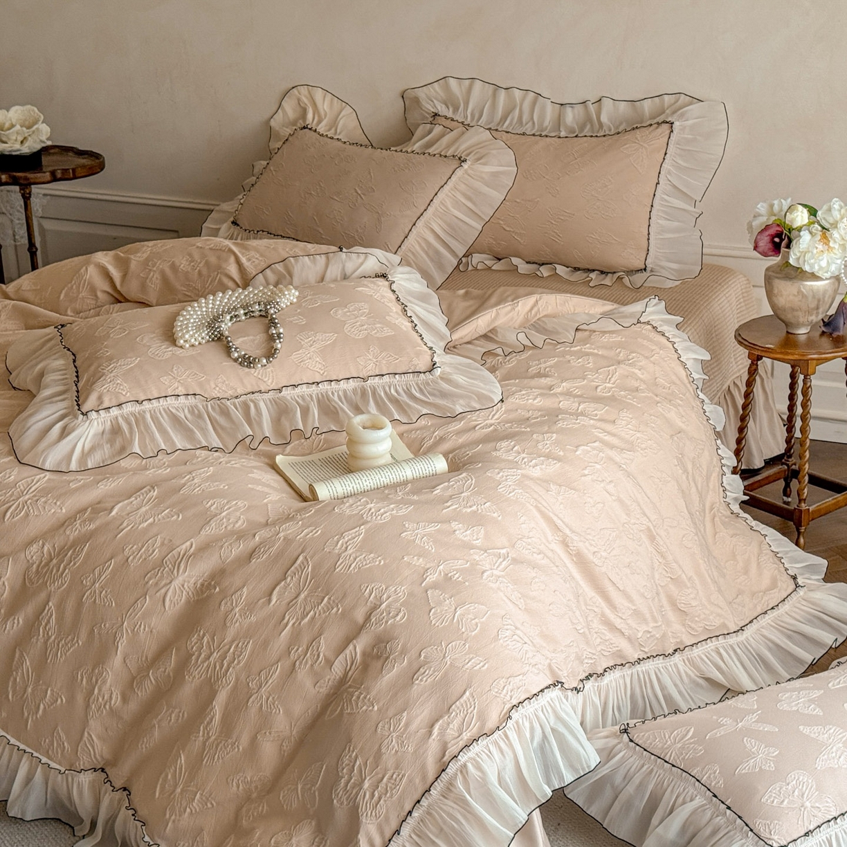 91家纺网 家纺一手货源 找家纺 （总）迪梦姿家纺 2026春夏新款梦蝶真丝提花床盖四件套