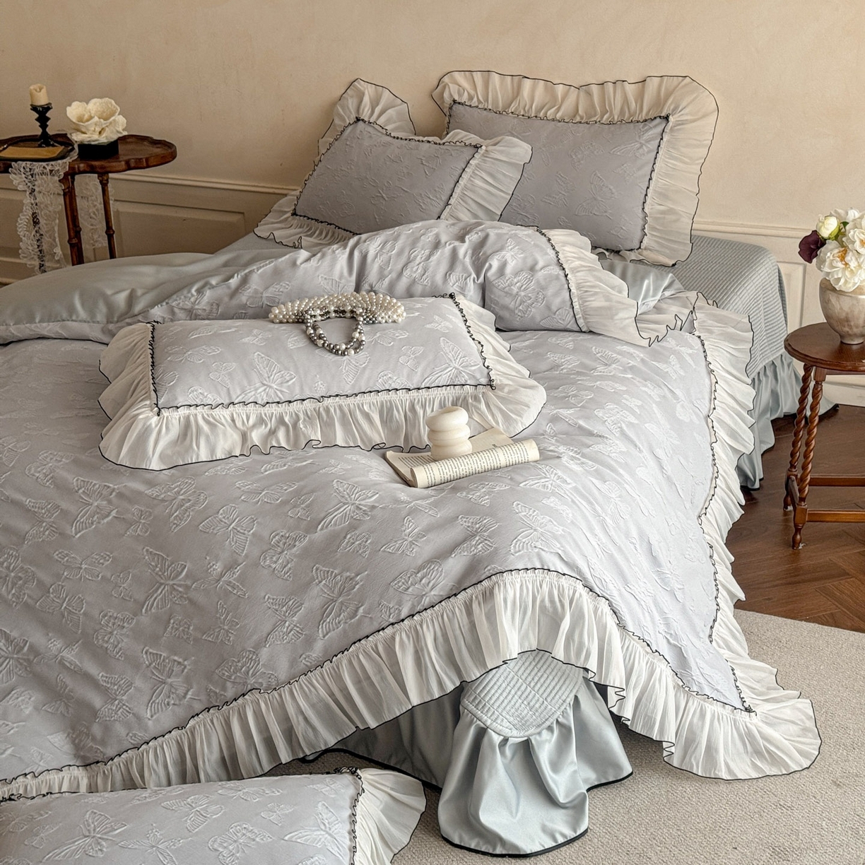 91家纺网 家纺一手货源 找家纺 （总）迪梦姿家纺 2026春夏新款梦蝶真丝提花床盖四件套