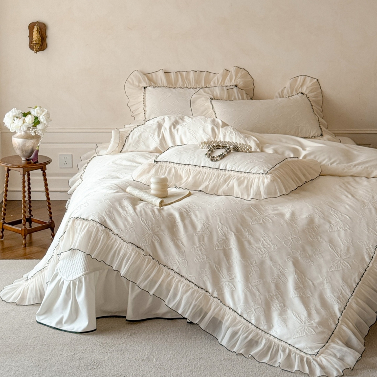 91家纺网 家纺一手货源 找家纺 迪梦姿家纺 2026春夏新款梦蝶真丝提花床盖四件套 梦蝶-奶白色