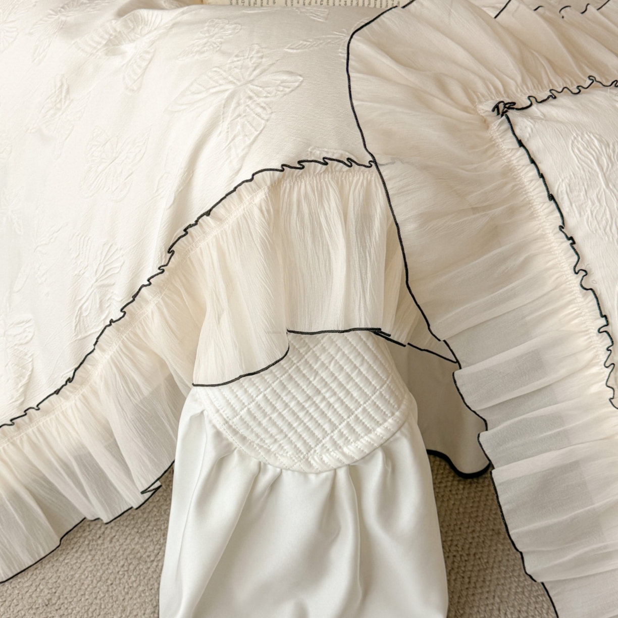 91家纺网 家纺一手货源 找家纺 迪梦姿家纺 2026春夏新款梦蝶真丝提花床盖四件套 梦蝶-奶白色