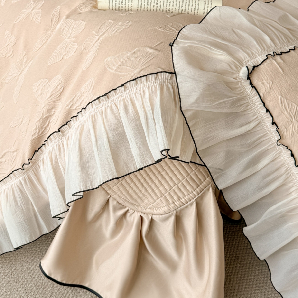 91家纺网 家纺一手货源 找家纺 迪梦姿家纺 2026春夏新款梦蝶真丝提花床盖四件套 梦蝶-米驼色