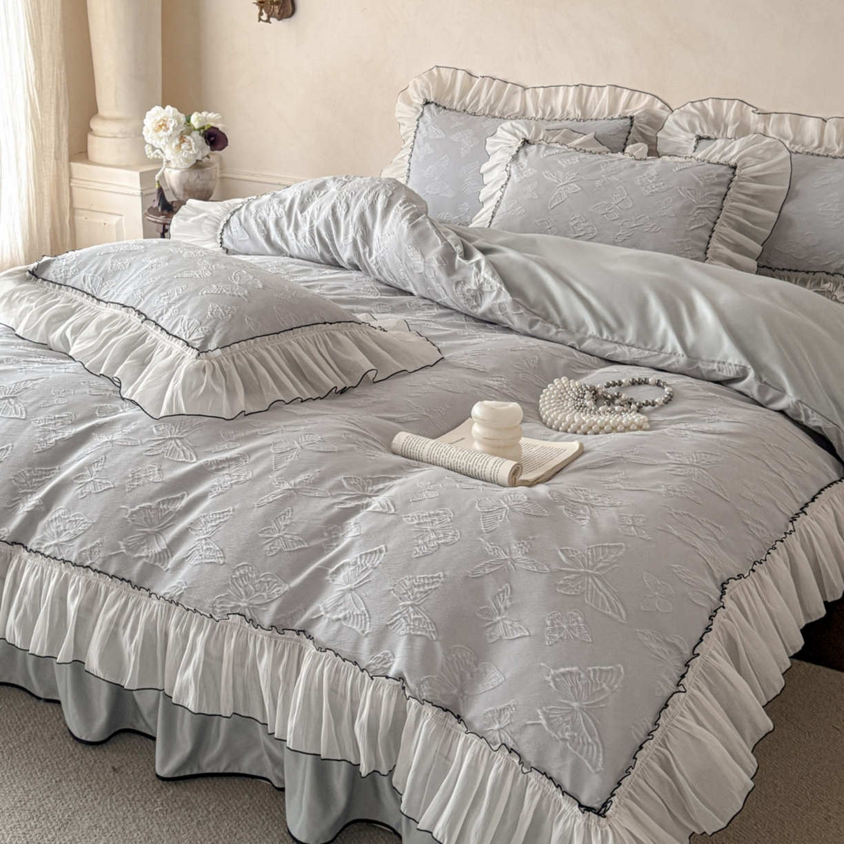 91家纺网 家纺一手货源 找家纺 迪梦姿家纺 2026春夏新款梦蝶真丝提花床盖四件套 梦蝶-青灰色