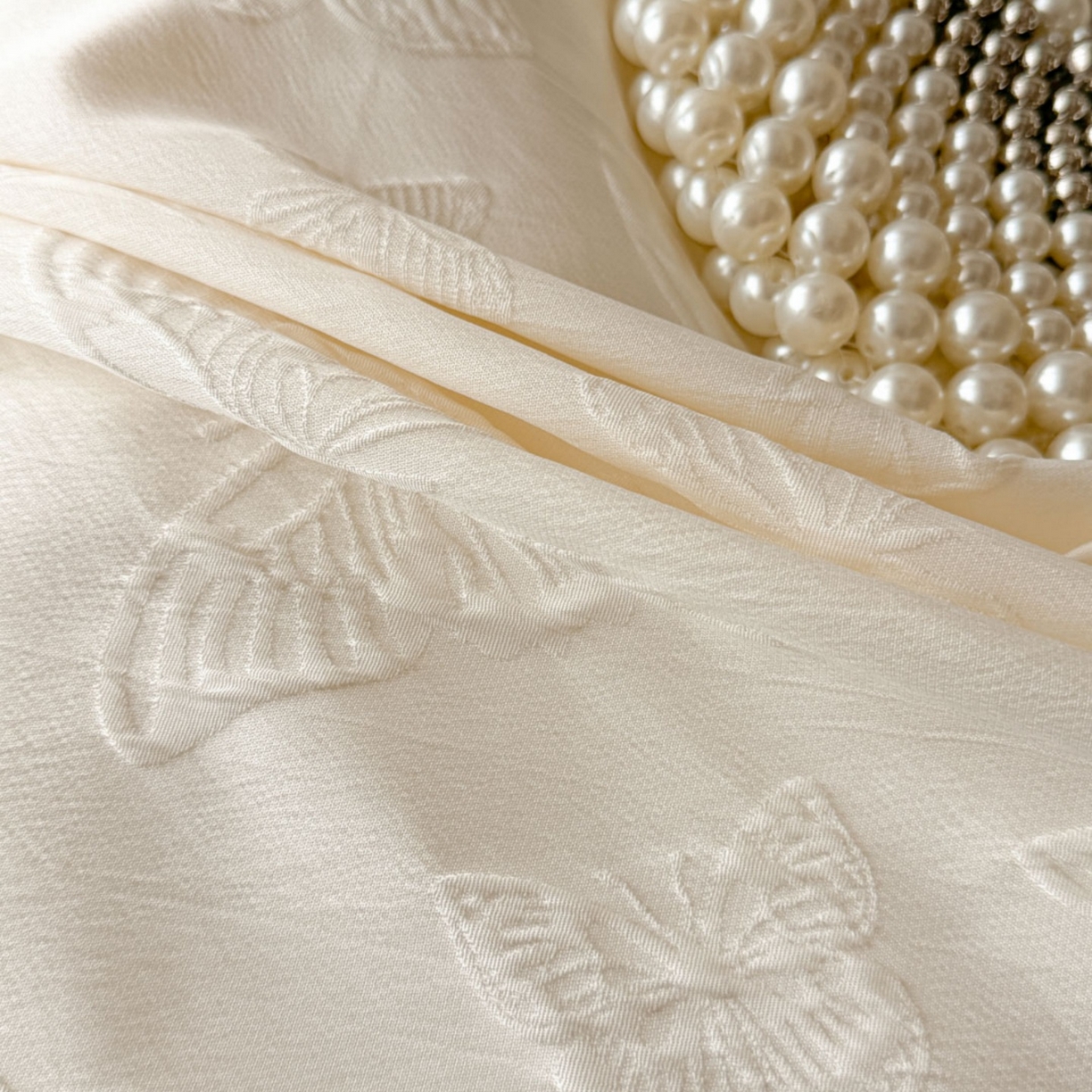 91家纺网 家纺一手货源 找家纺 迪梦姿家纺 2026春夏新款梦蝶真丝提花床盖四件套 梦蝶-奶白色