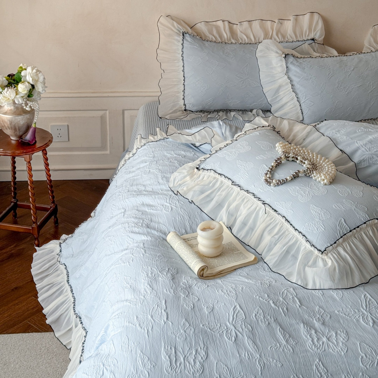 91家纺网 家纺一手货源 找家纺 迪梦姿家纺 2026春夏新款梦蝶真丝提花床盖四件套 梦蝶-天空兰