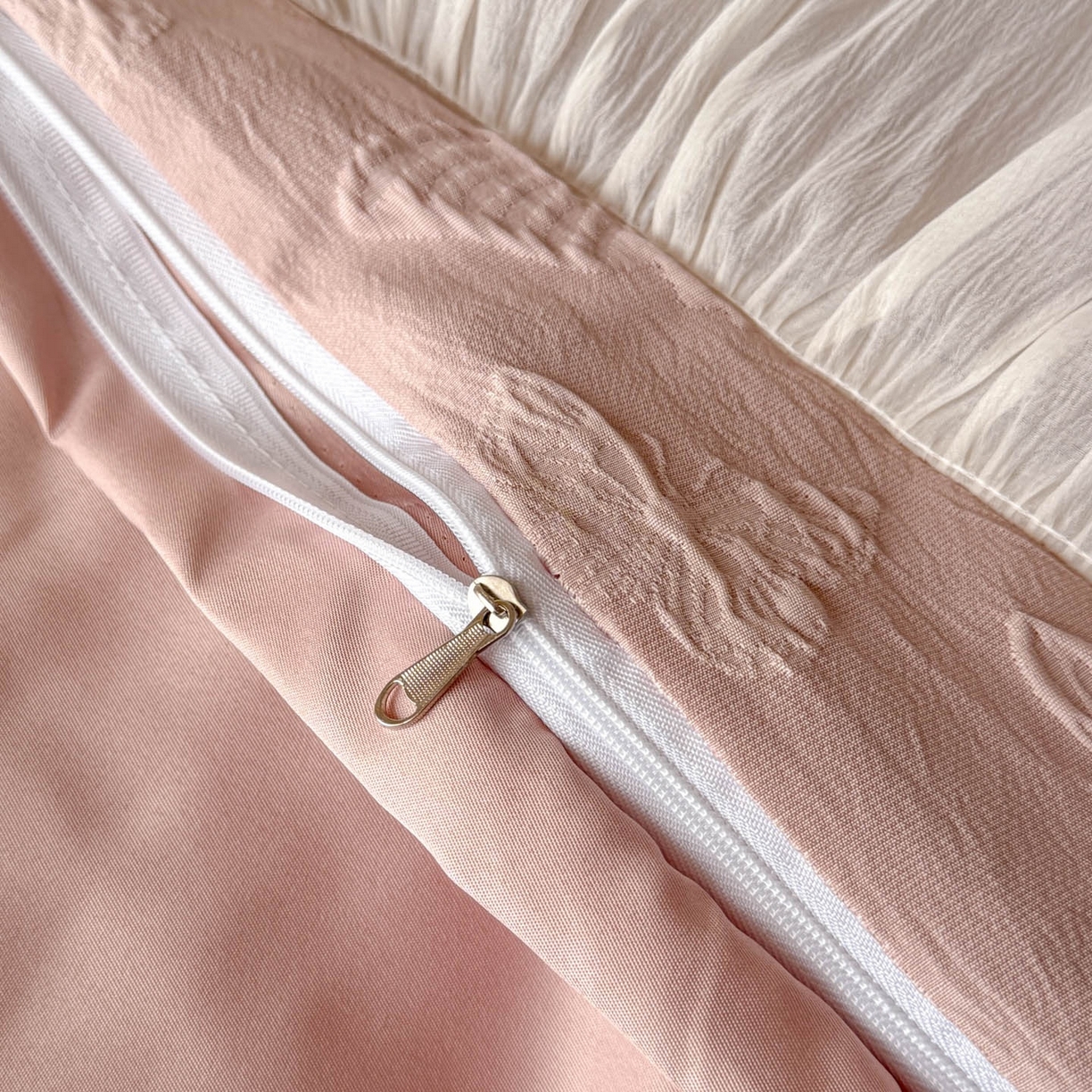 91家纺网 家纺一手货源 找家纺 迪梦姿家纺 2026春夏新款梦蝶真丝提花床盖四件套 梦蝶-浅豆沙