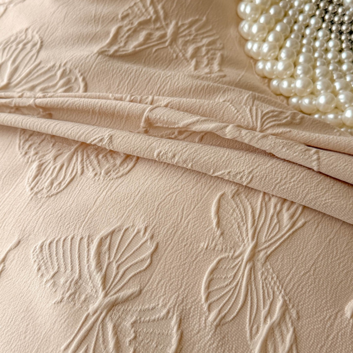 91家纺网 家纺一手货源 找家纺 迪梦姿家纺 2026春夏新款梦蝶真丝提花床盖四件套 梦蝶-米驼色