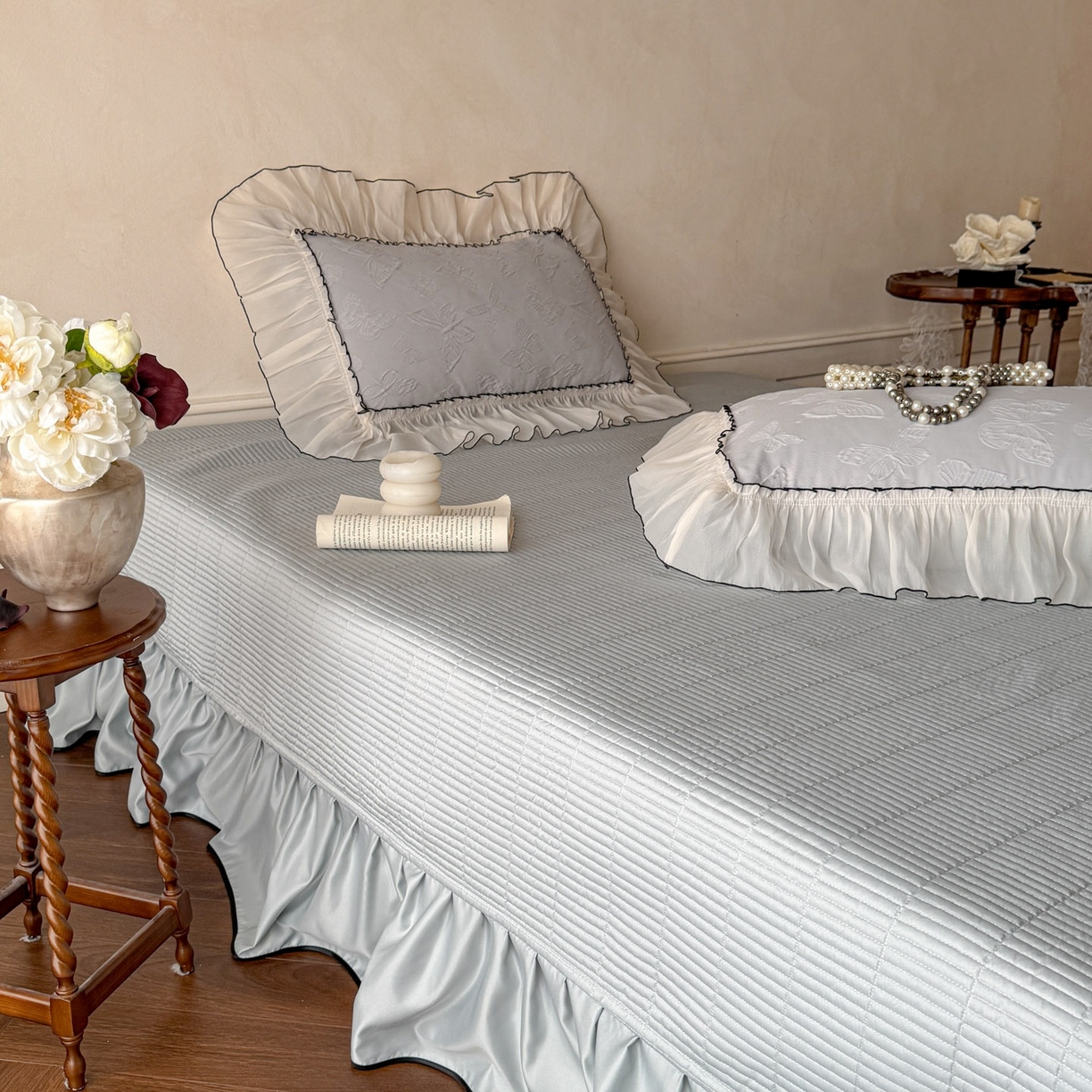 91家纺网 家纺一手货源 找家纺 迪梦姿家纺 2026春夏新款梦蝶真丝提花床盖四件套 梦蝶-青灰色