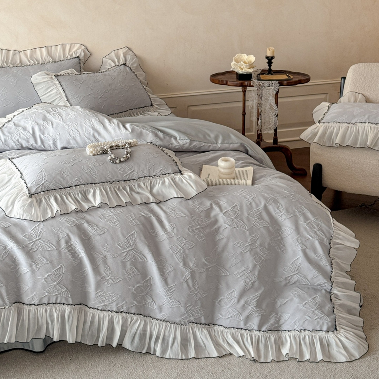 91家纺网 家纺一手货源 找家纺 迪梦姿家纺 2026春夏新款梦蝶真丝提花床盖四件套 梦蝶-青灰色