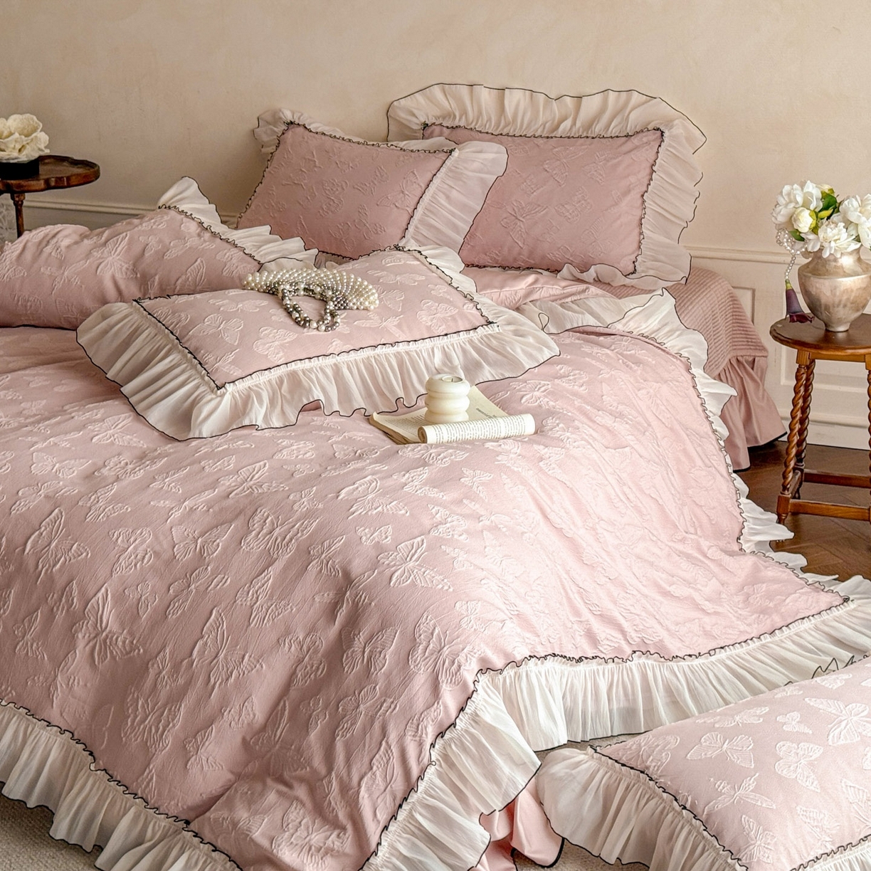 91家纺网 家纺一手货源 找家纺 迪梦姿家纺 2026春夏新款梦蝶真丝提花床盖四件套 梦蝶-浅豆沙