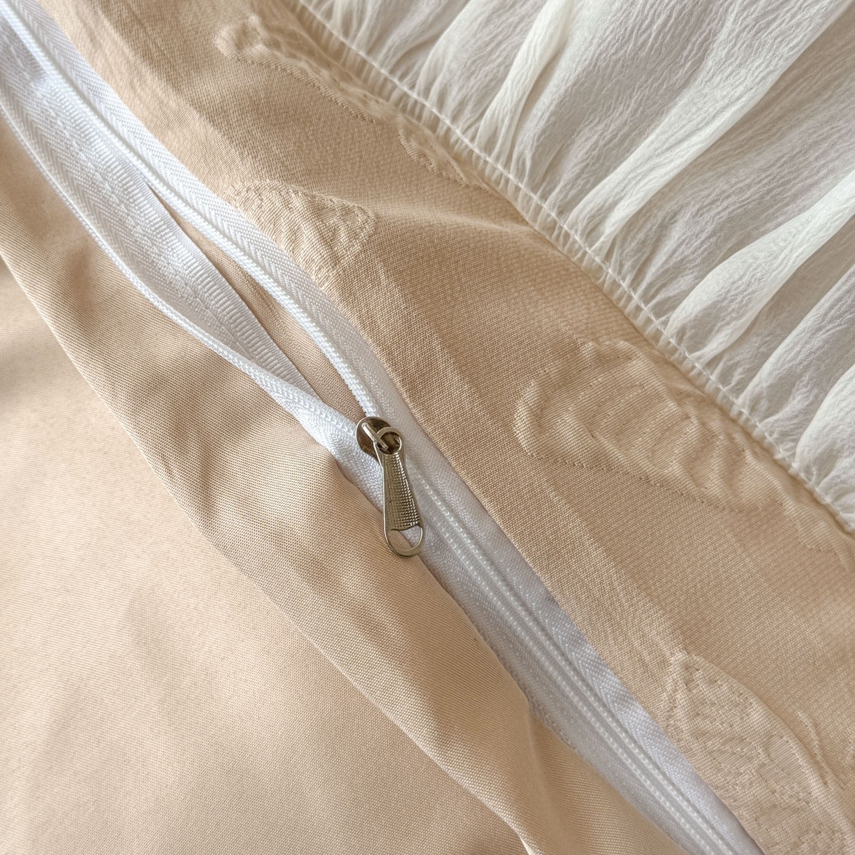 91家纺网 家纺一手货源 找家纺 迪梦姿家纺 2026春夏新款梦蝶真丝提花床盖四件套 梦蝶-米驼色