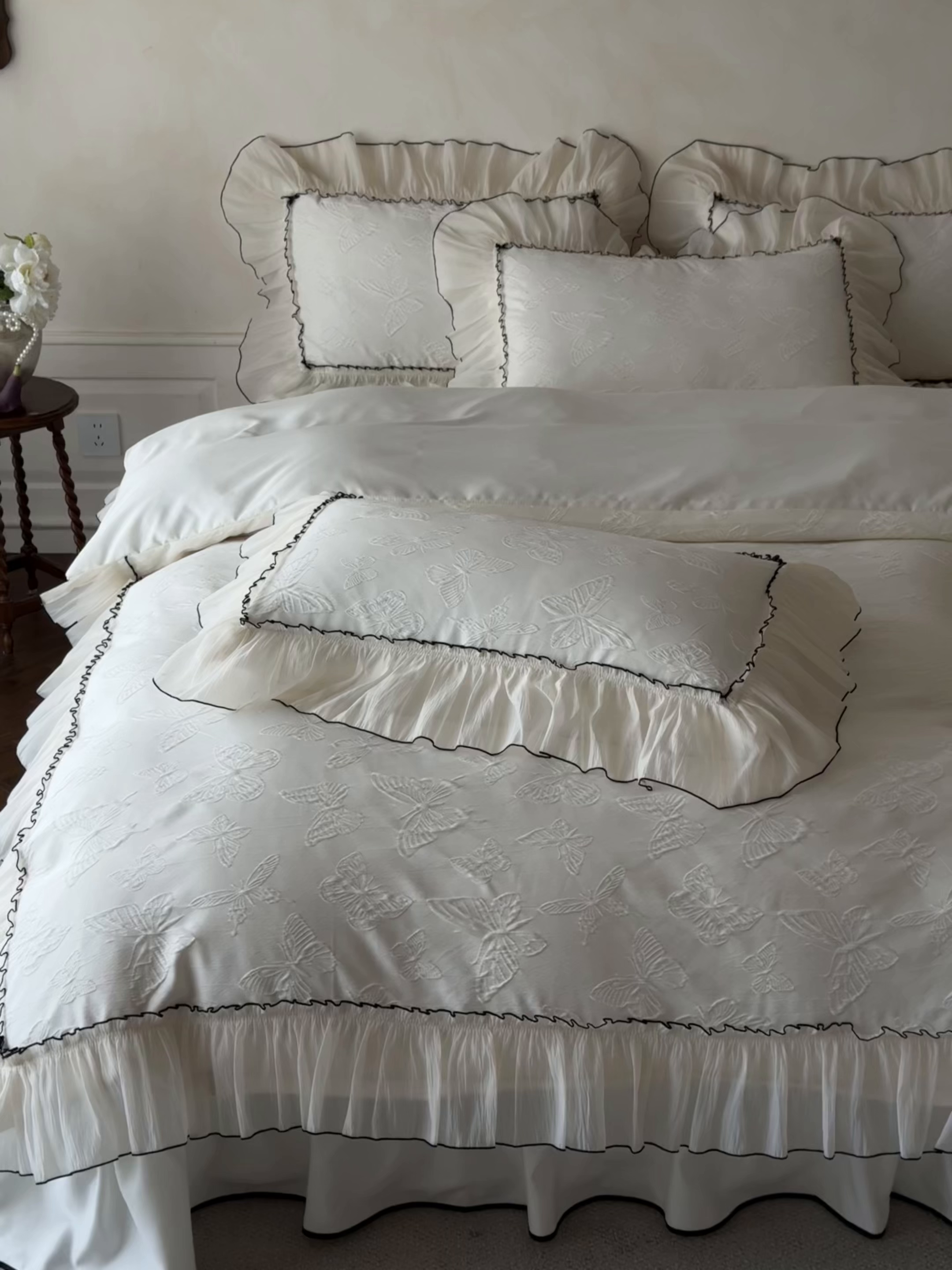 91家纺网 家纺一手货源 找家纺 迪梦姿家纺 2026春夏新款梦蝶真丝提花床盖四件套 梦蝶-奶白色